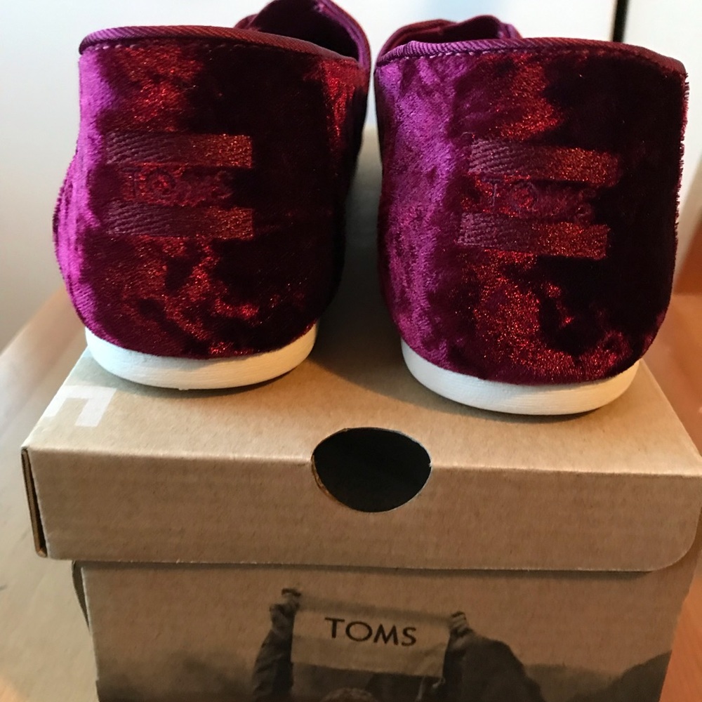 TOMS Crushed Black Cherry Velvet Slip-On - Picture 5 of 6